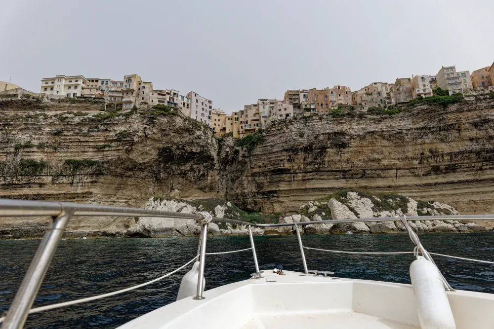 Agglomération de Bonifacio, depuis la falaise