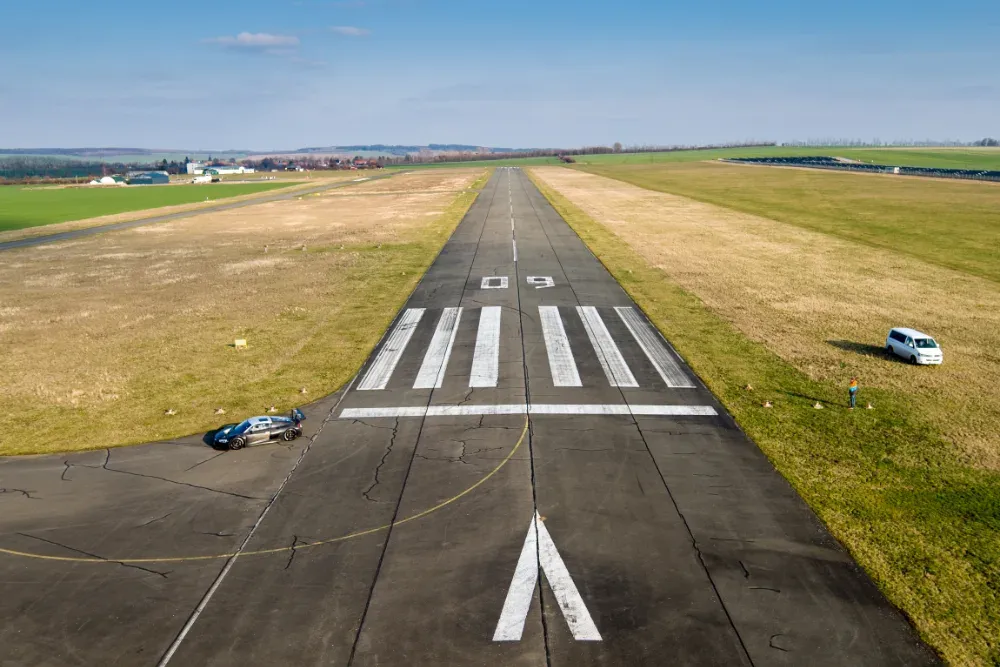 Piste de décollage d'un aéroport
